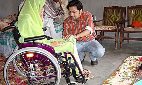 Community outreach worker visiting a woman using a wheelchair at home